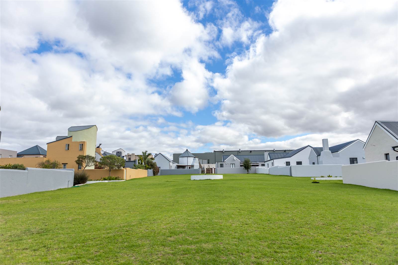 2 Bed Townhouse in Bredasdorp photo number 5