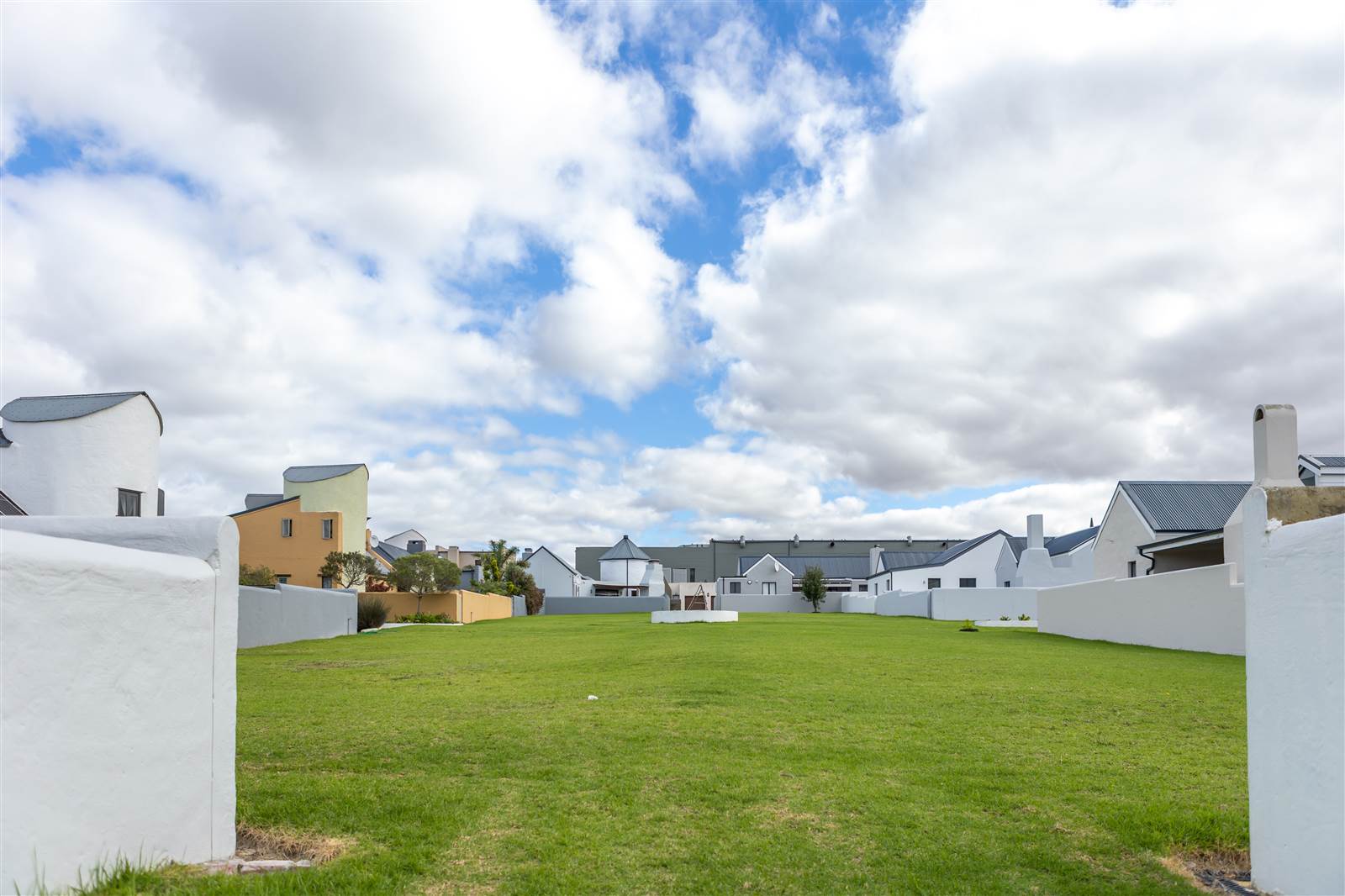 2 Bed Townhouse in Bredasdorp photo number 8