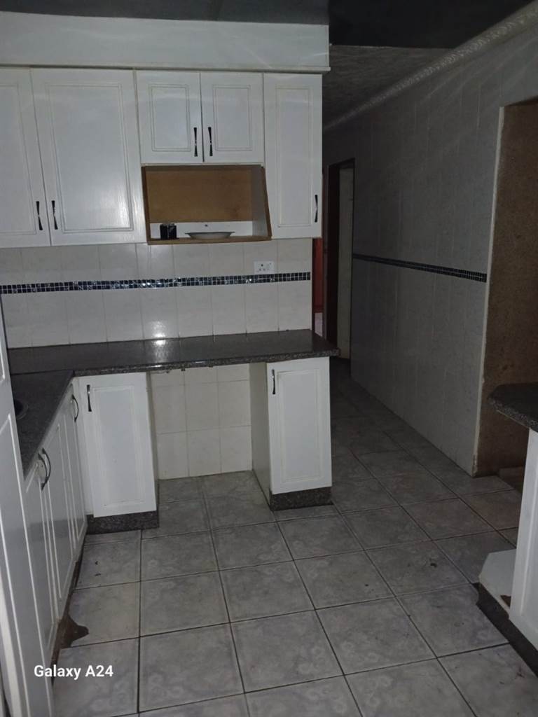 2 Bed House in Protea North photo number 21