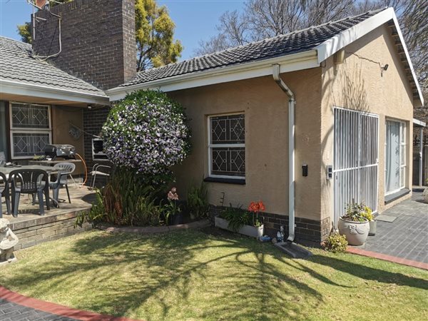 4 Bed House in Elspark
