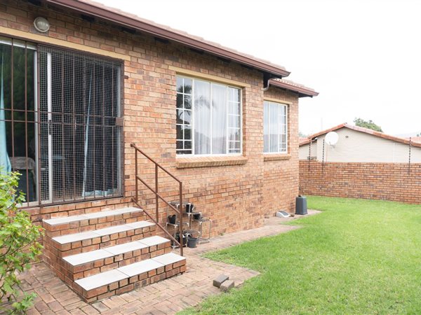 2 Bedroom Townhouse 2 Bedroom Townhouse