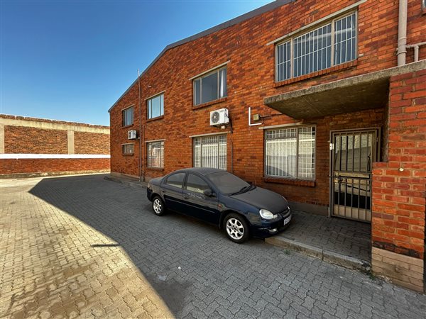 589  m² Industrial space