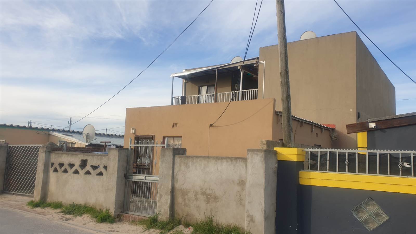 10 Bed House in Mfuleni photo number 1