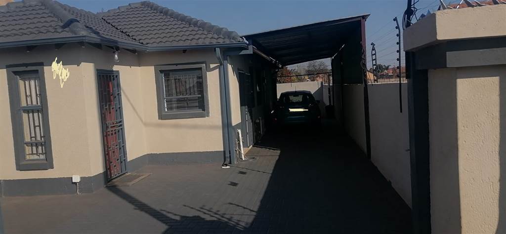 3 Bed House in Soshanguve B photo number 28