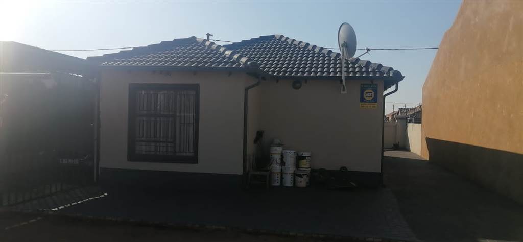 3 Bed House in Soshanguve B photo number 13