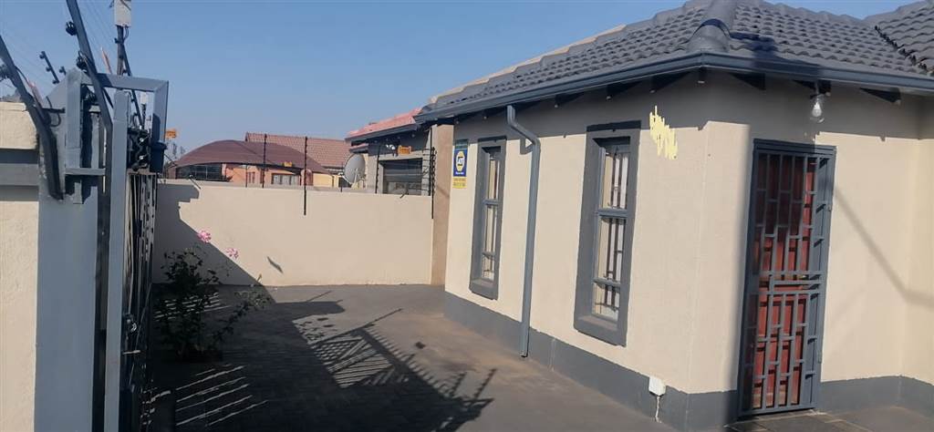3 Bed House in Soshanguve B photo number 14