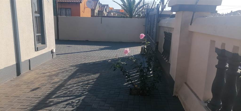 3 Bed House in Soshanguve B photo number 25