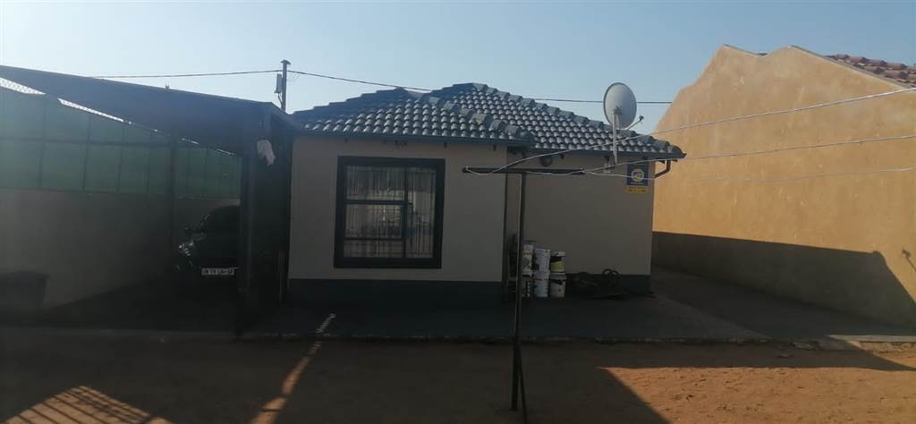 3 Bed House in Soshanguve B photo number 2
