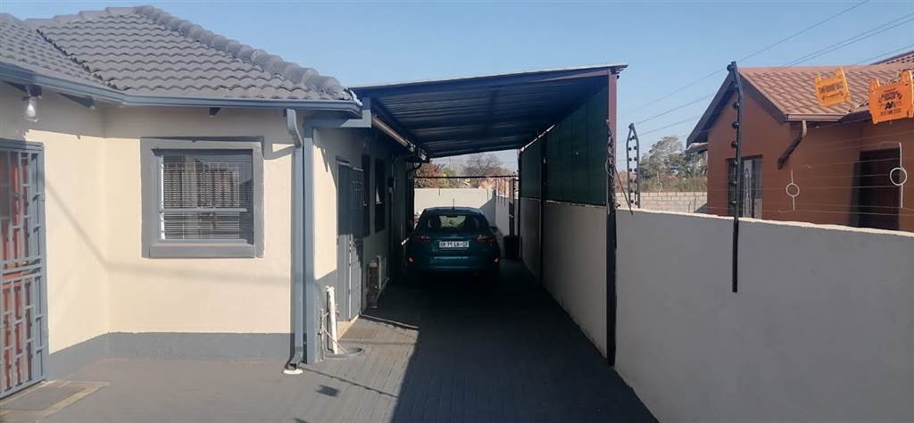 3 Bed House in Soshanguve B photo number 27