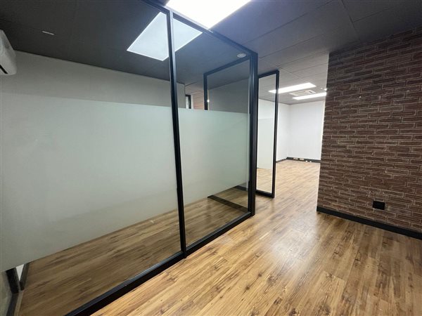 90  m² Commercial space