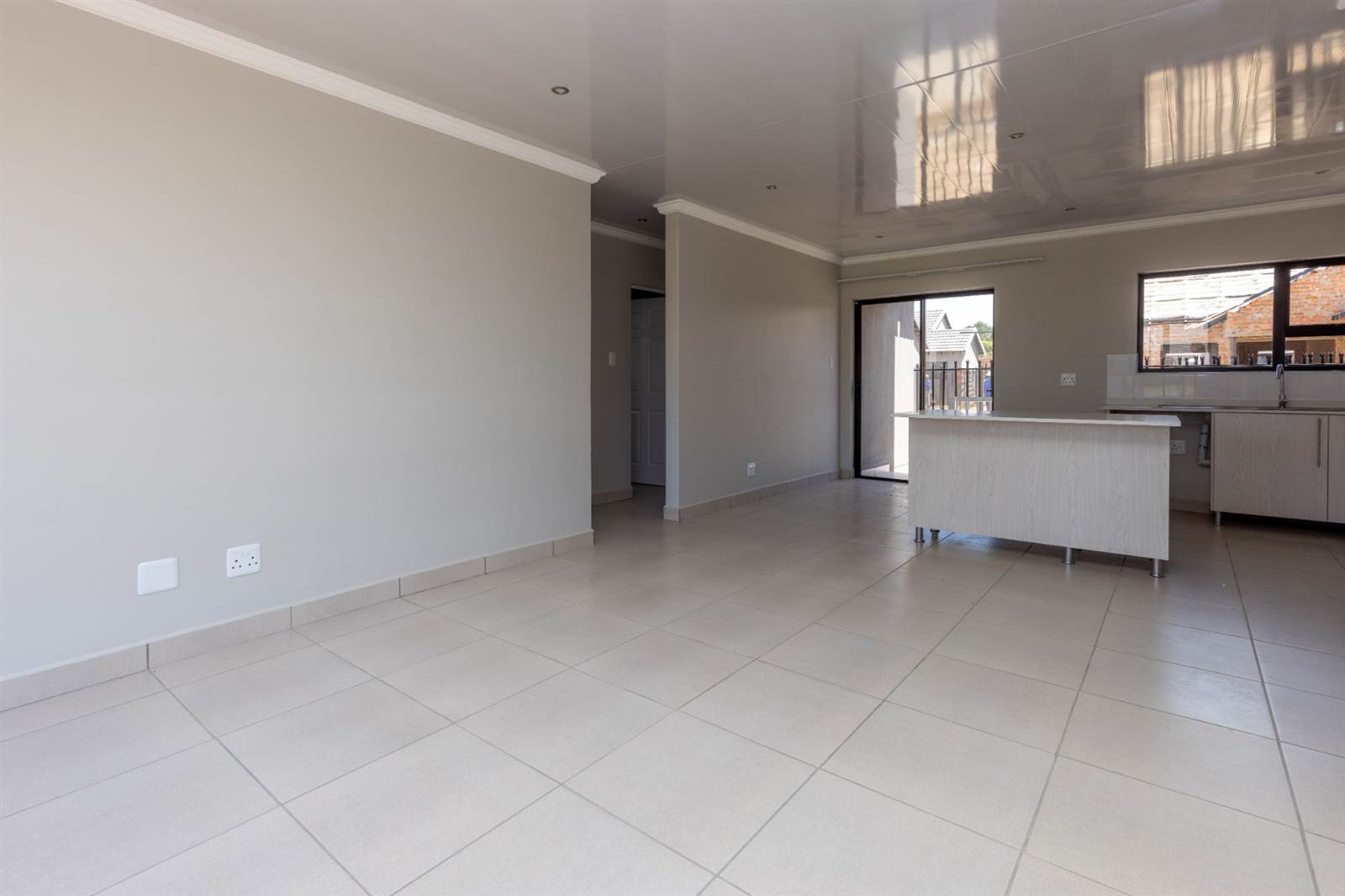 3 Bed Townhouse in Bloemspruit photo number 11