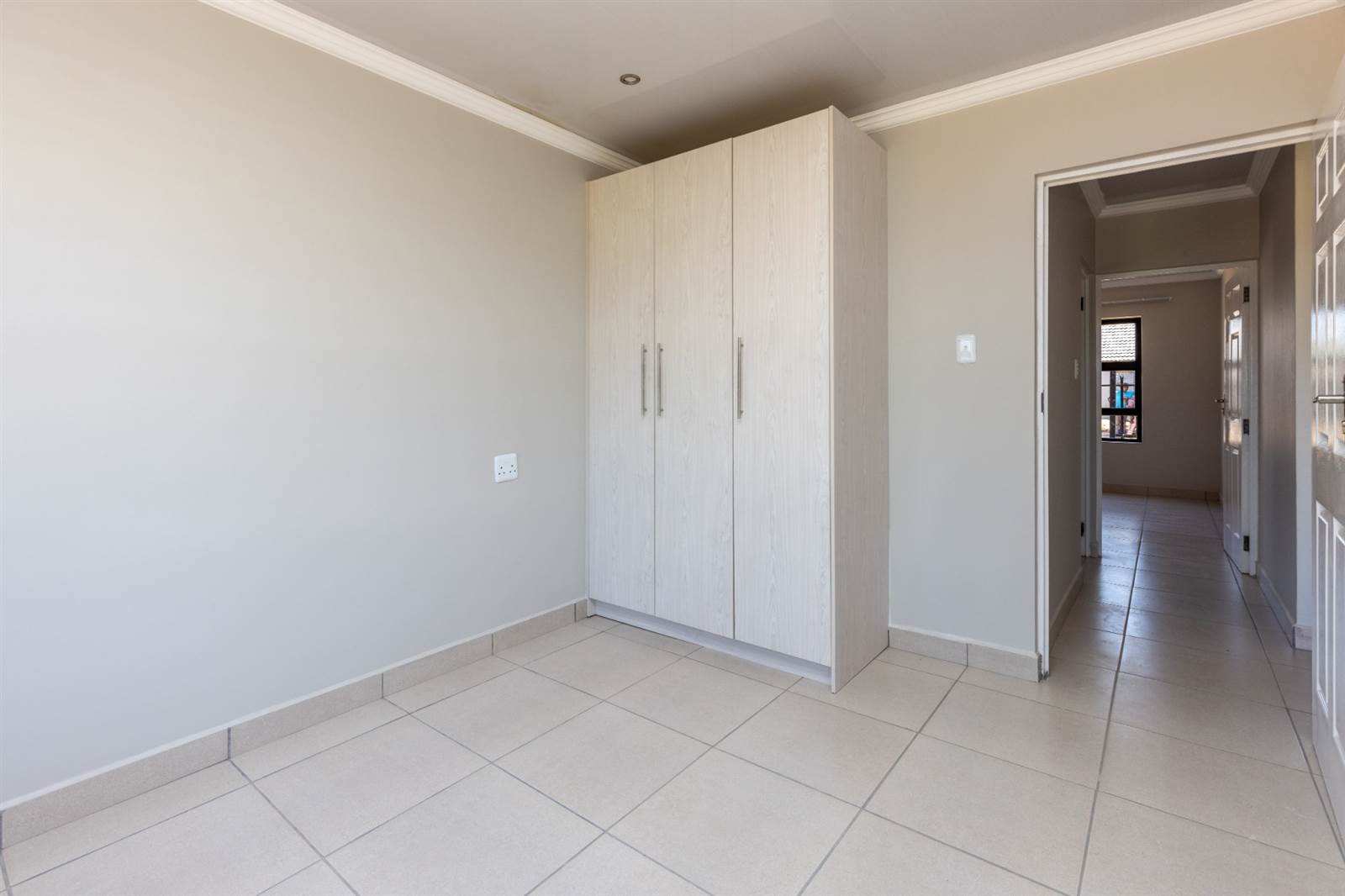 3 Bed Townhouse in Bloemspruit photo number 17
