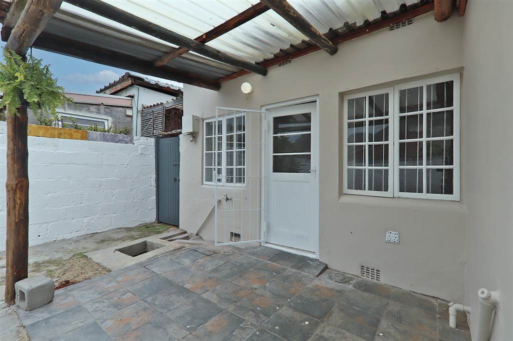 2 Bed House in Muizenberg photo number 20