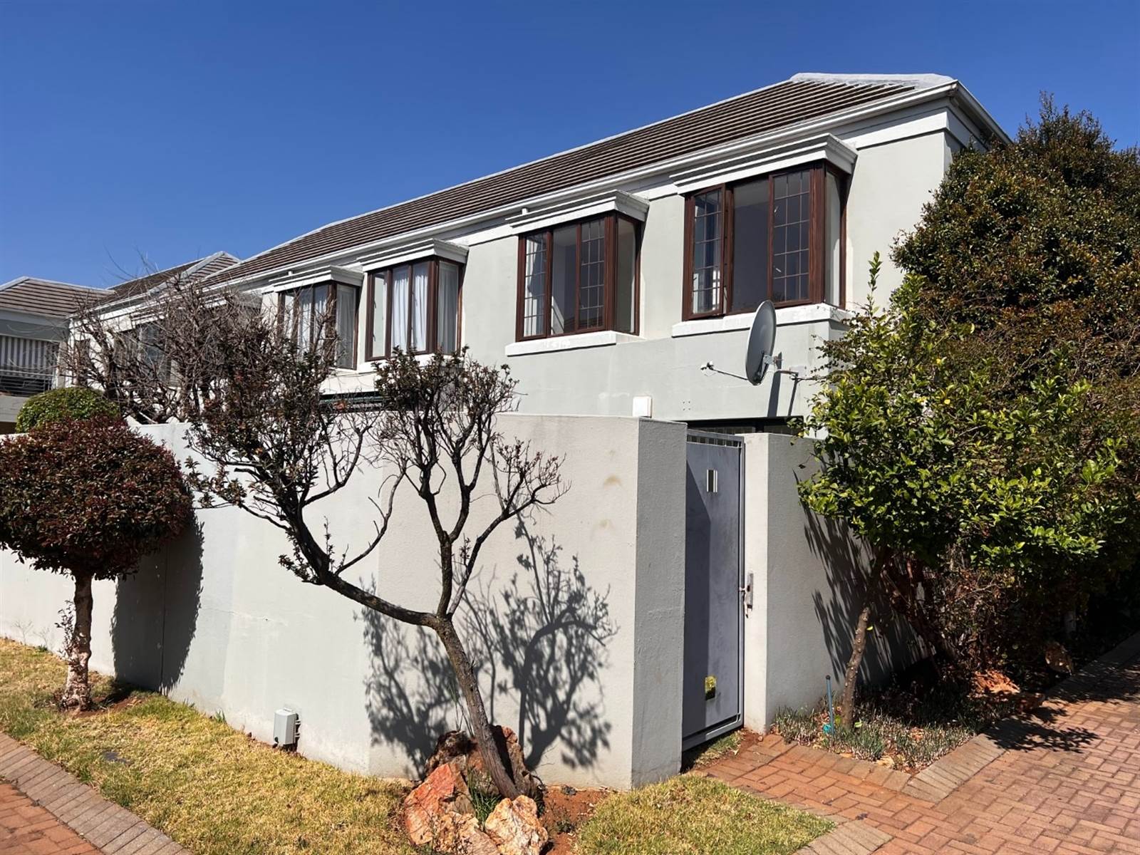 2 Bed Townhouse in Greenside photo number 1