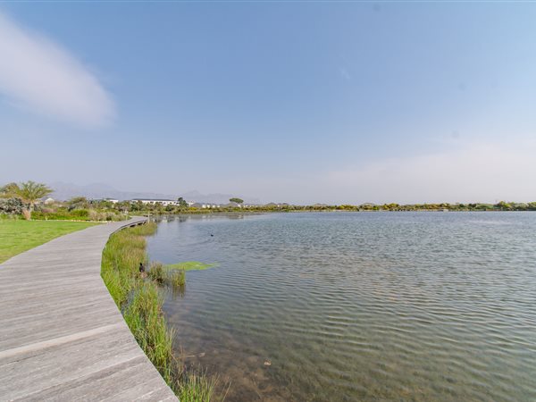 440 m² Land available in Somerset Lakes
