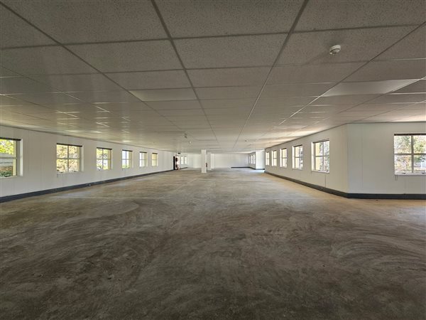 689.7  m² Commercial space