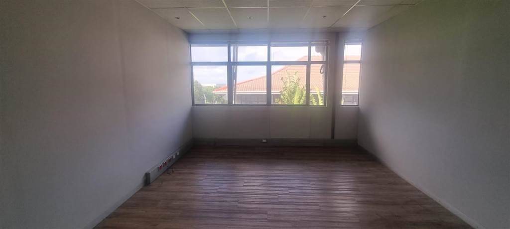 313  m² Commercial space in Parow North photo number 12