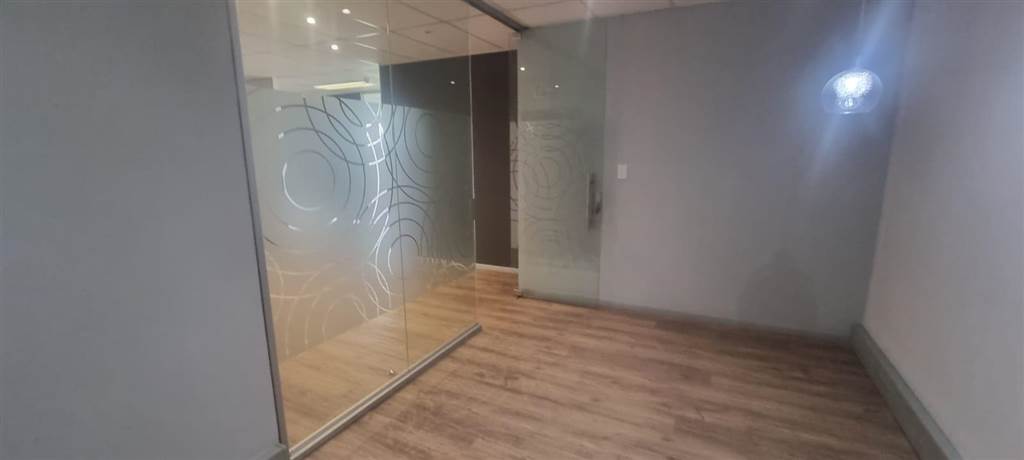 313  m² Commercial space in Parow North photo number 8