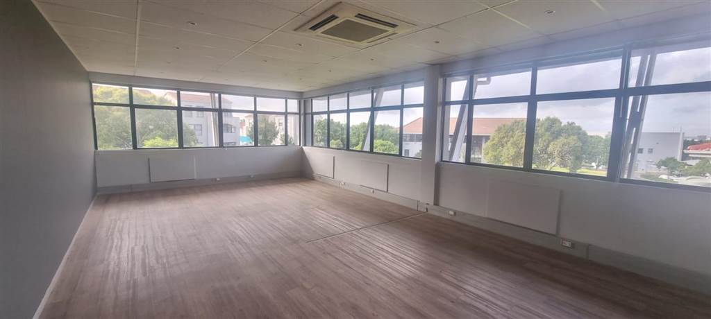 313  m² Commercial space in Parow North photo number 11