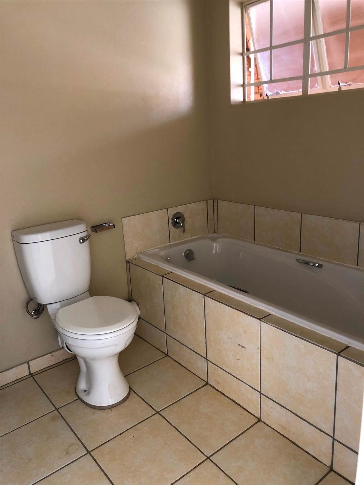2 Bed Flat in Randfontein Central photo number 9