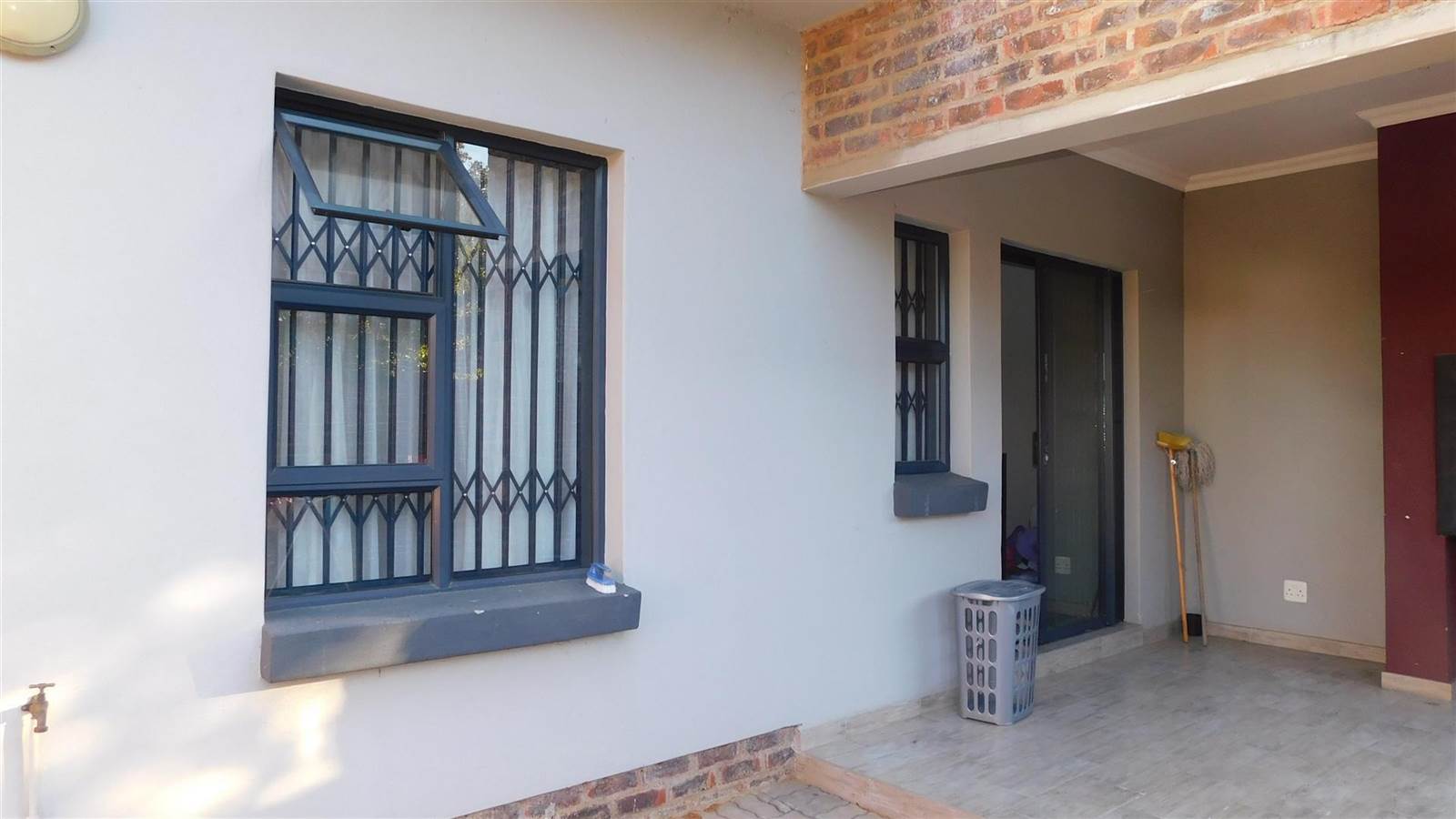 3 Bed Townhouse in Doornpoort and surrounds photo number 11