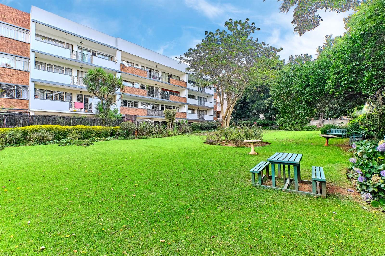 3 Bed Apartment in Illovo photo number 2