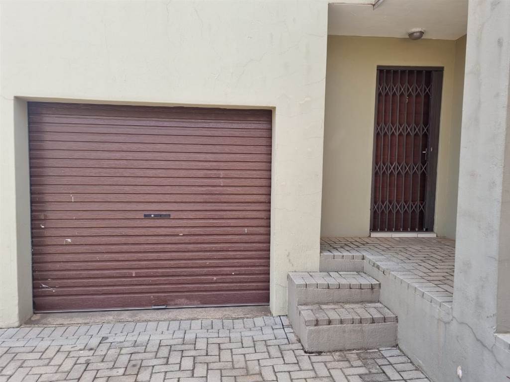 3 Bed Townhouse in Lydenburg photo number 12