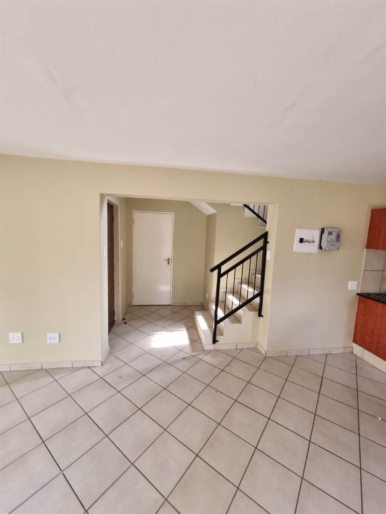 3 Bed Townhouse in Lydenburg photo number 4