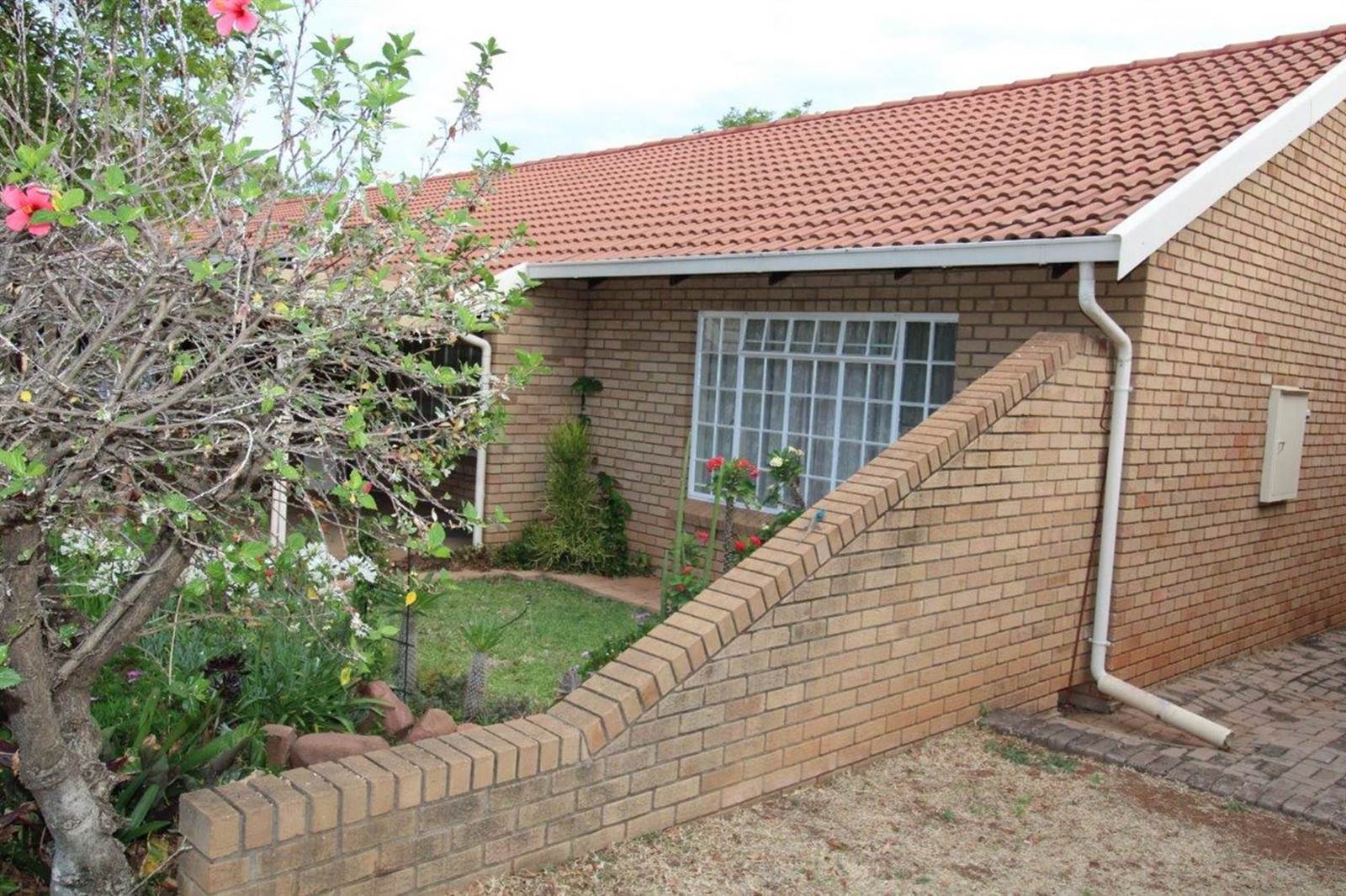 2 Bed Townhouse in Bela-Bela (Warmbaths) photo number 18