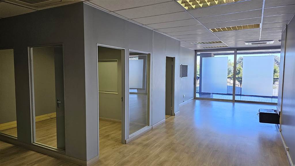84.11  m² Office Space in Bedfordview photo number 5