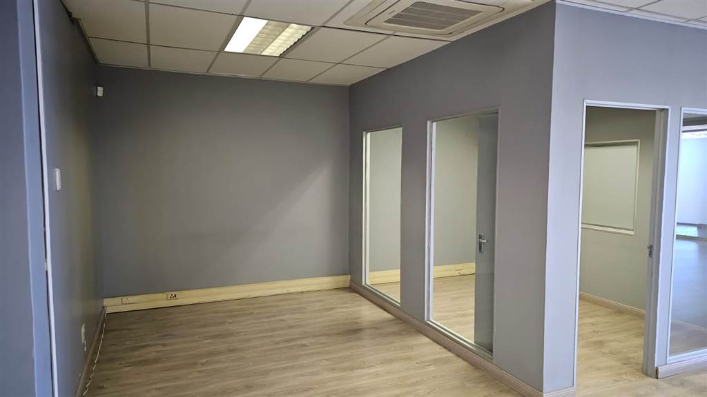 84.11  m² Office Space in Bedfordview photo number 4