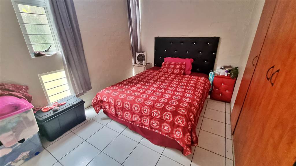 2 Bed Duplex in Umbilo photo number 10