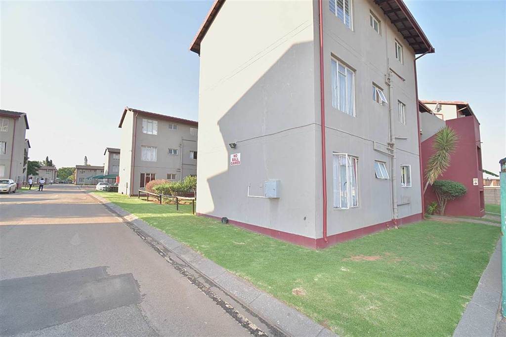 3 Bed Apartment in Benoni Central photo number 4