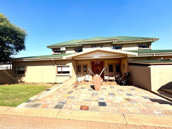 4 Bedroom House 4 Bedroom House