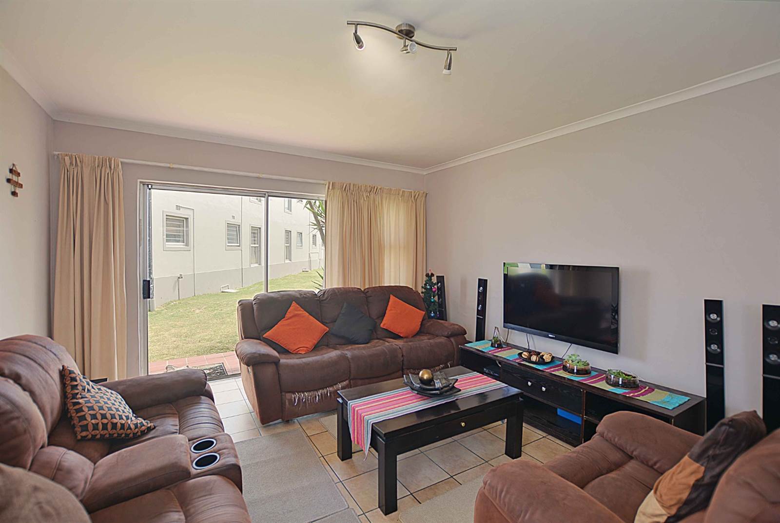 2 Bed Apartment in Blouberg Sands photo number 1