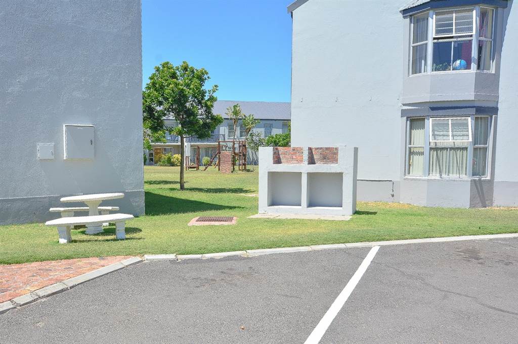 2 Bed Apartment in Blouberg Sands photo number 13