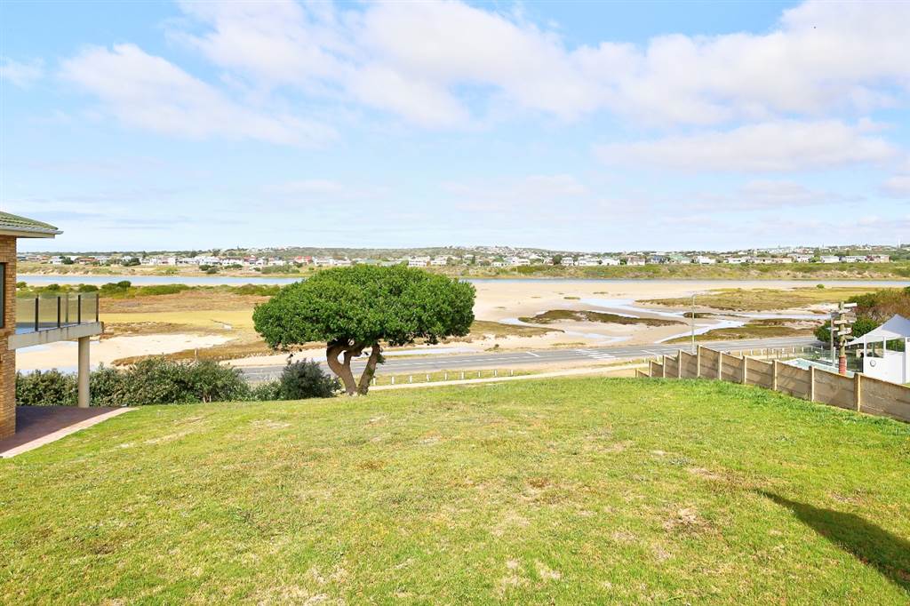 5 Bed House in Stilbaai photo number 8