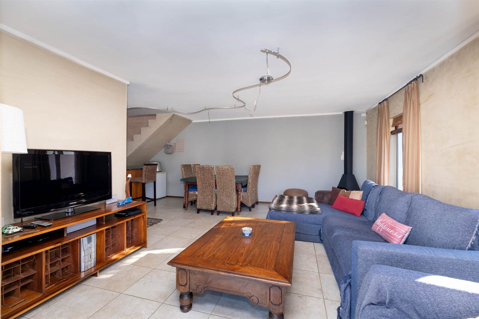 2 Bed Townhouse in Stellenbosch Central photo number 4