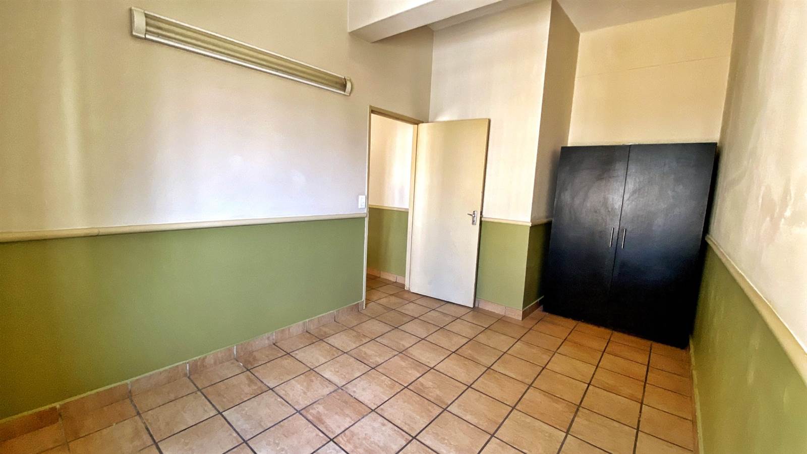 1 Bed Apartment in Johannesburg Central photo number 7