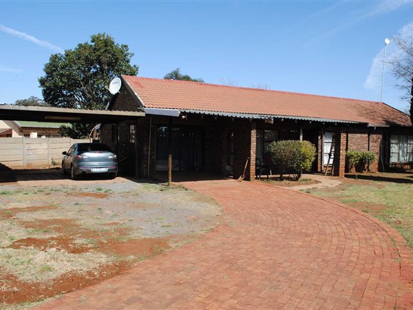 5 Bed House in Meyerton Park