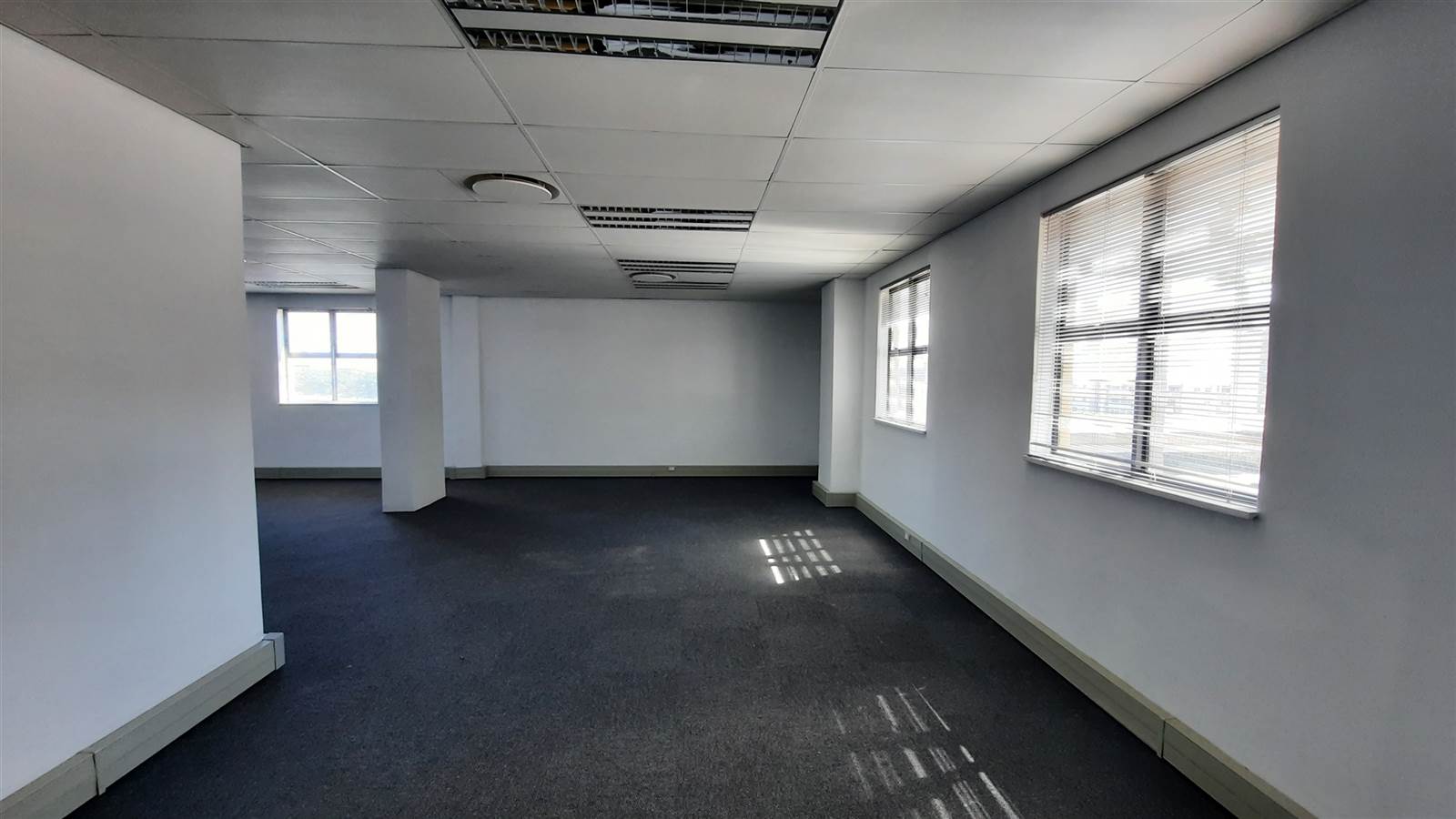 117  m² Commercial space in Umhlanga Ridge photo number 1