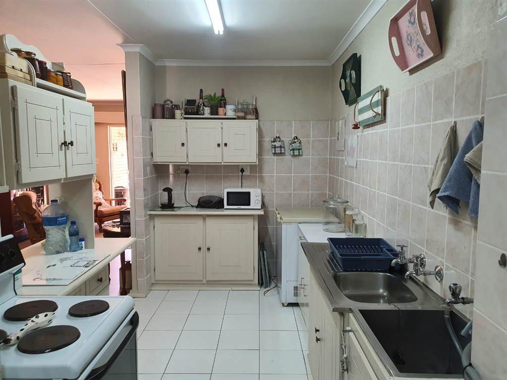2 Bed House in Oudorp photo number 8