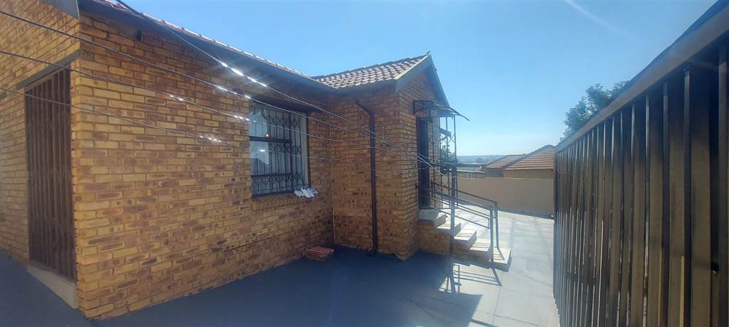 3 Bed House in Grobler Park photo number 8