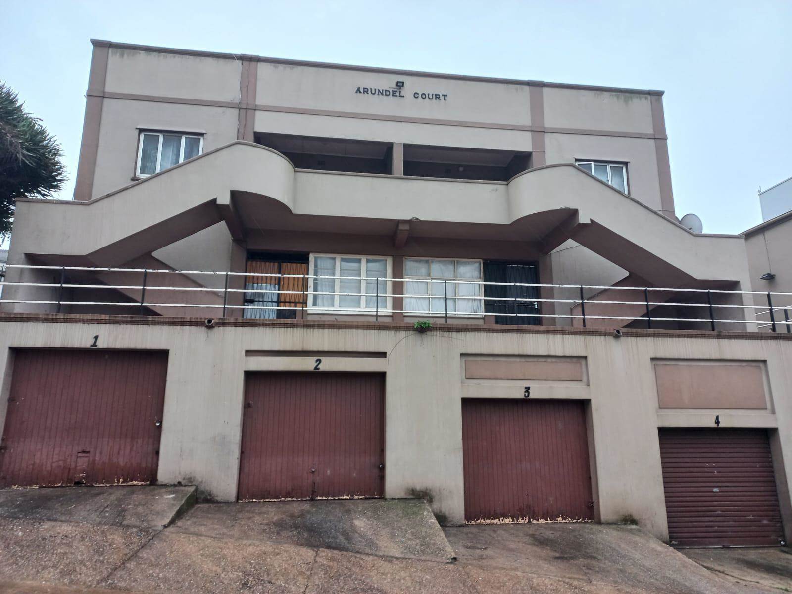 8 Bed Apartment in Port Elizabeth Central photo number 1