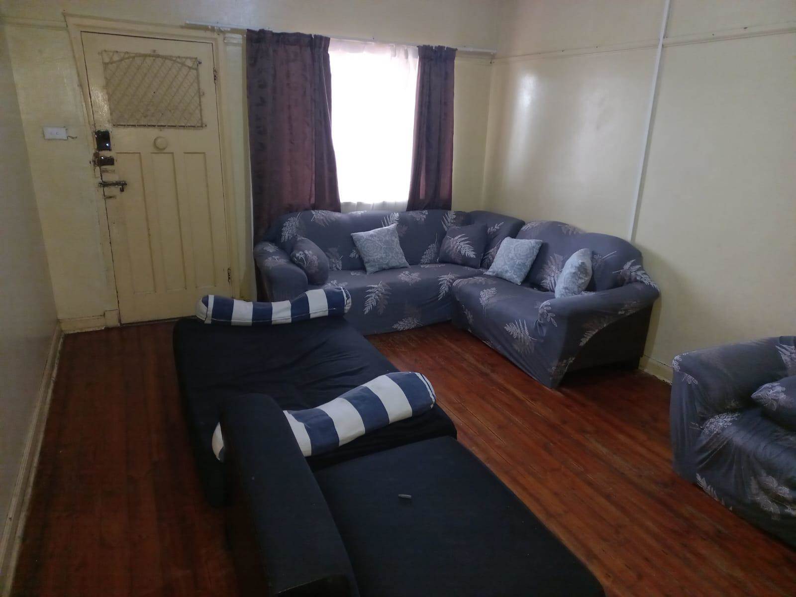 8 Bed Apartment in Port Elizabeth Central photo number 2