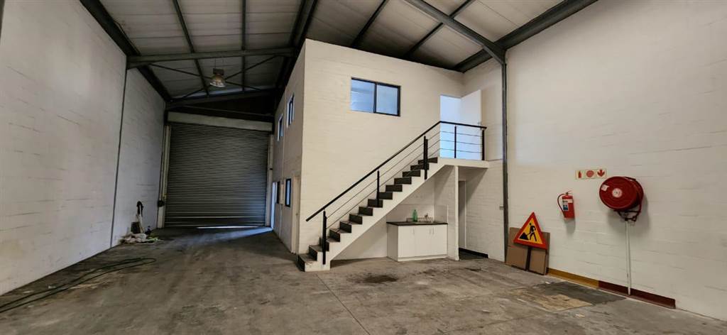 325  m² Industrial space in Kuilsriver photo number 2