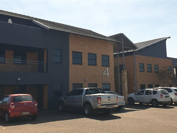 124  m² Commercial space in Silver Lakes