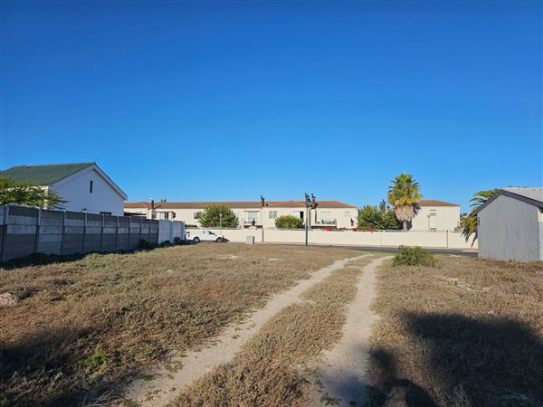 866 m² Land available in Middedorp