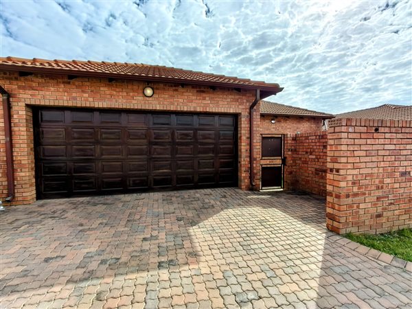 3 Bedroom Townhouse 3 Bedroom Townhouse