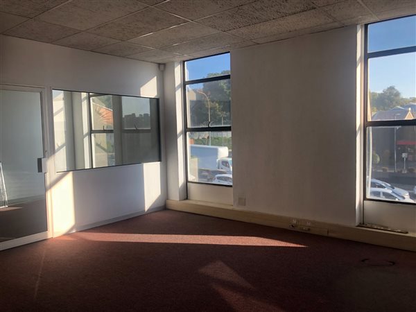 91  m² Commercial space